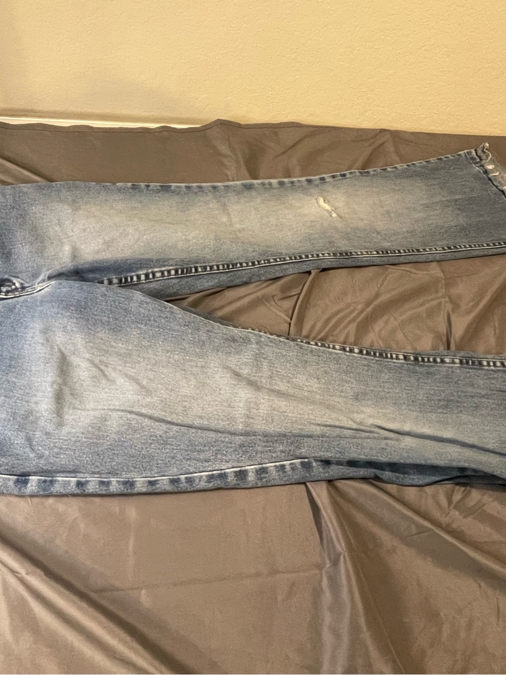 Jordache Light Wash Wide-Leg Jeans with Frayed Hem - Picture 4 of 10